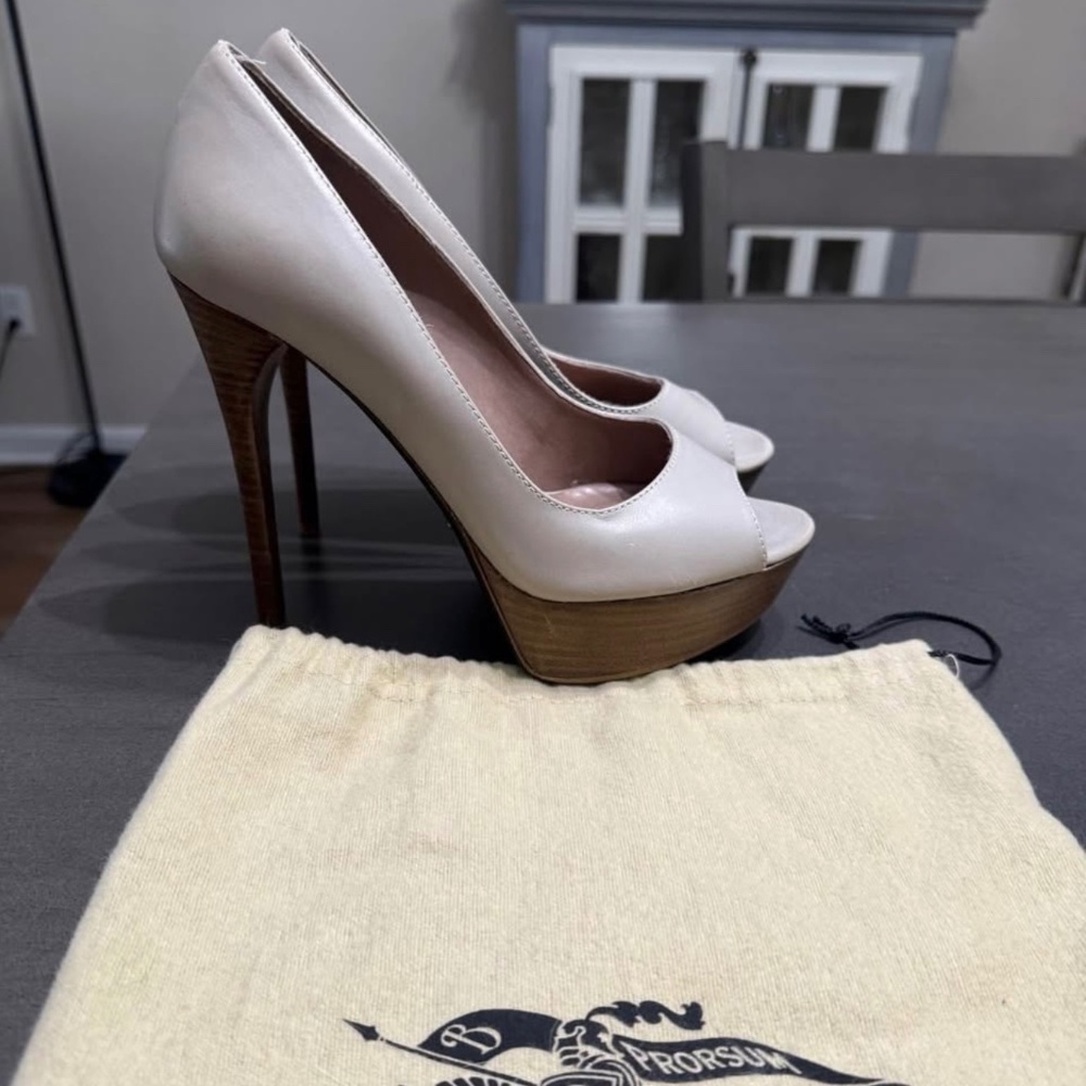 Burberry high heel peep toe shoes